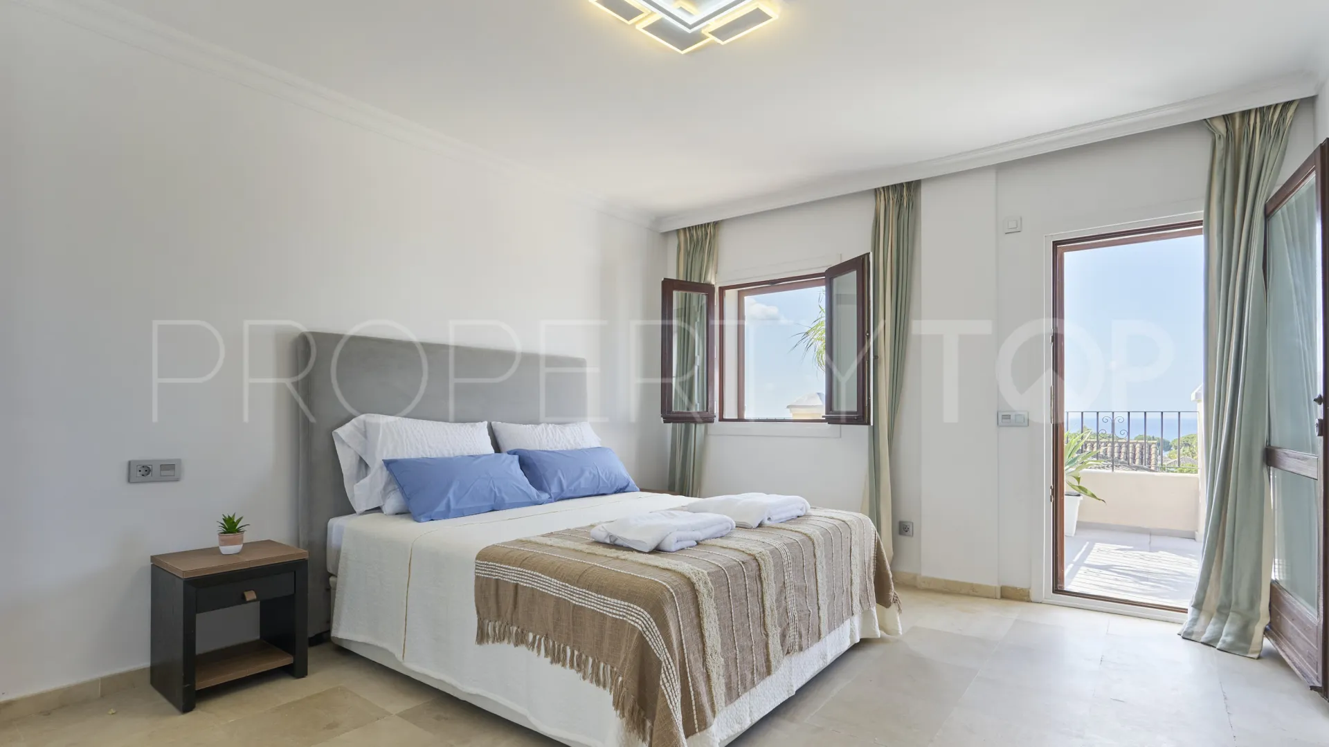 Semi detached house for sale in Marbella Golden Mile with 5 bedrooms