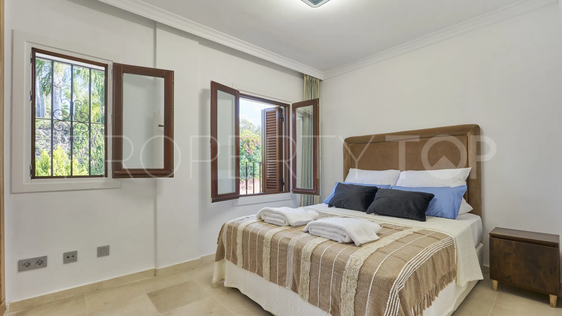 Semi detached house for sale in Marbella Golden Mile with 5 bedrooms