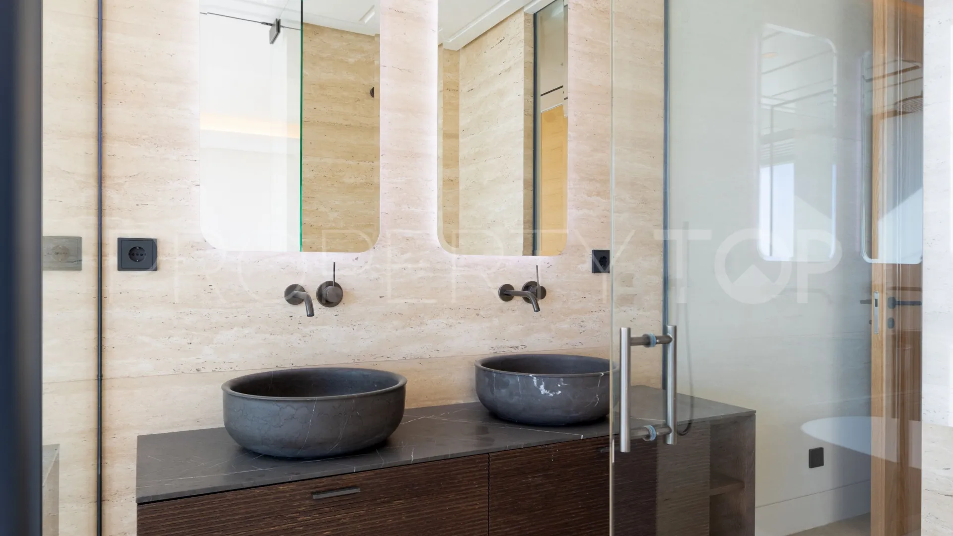 Buy Estepona Puerto apartment with 3 bedrooms