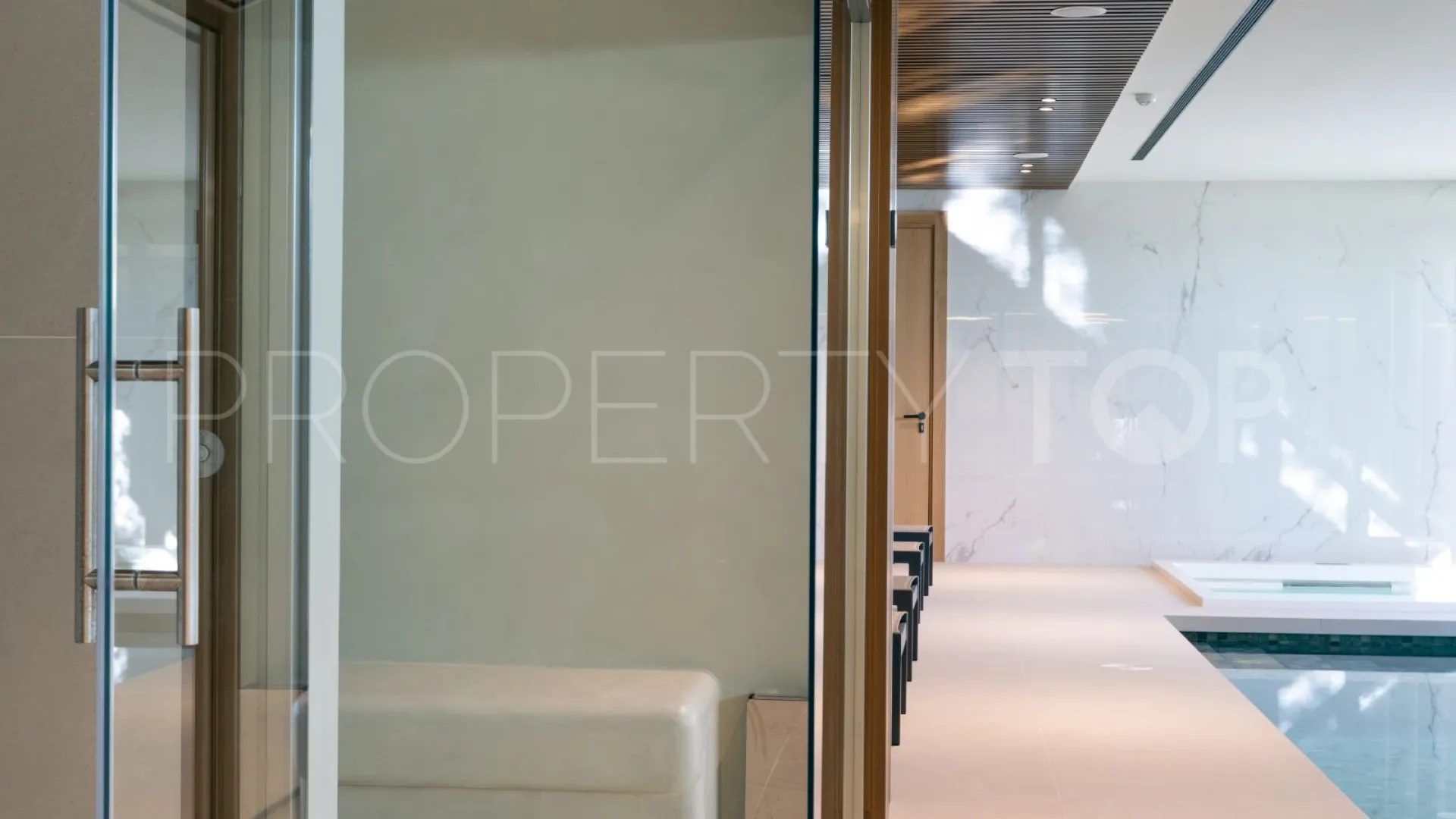 Buy Estepona Puerto apartment with 3 bedrooms