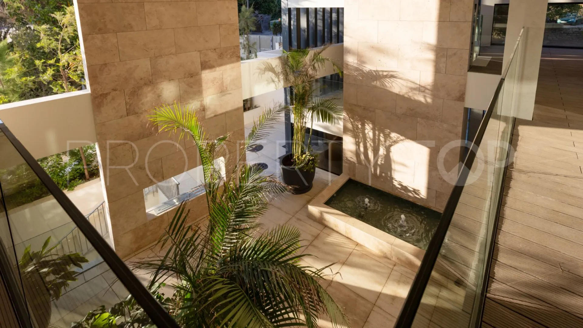 Buy Estepona Puerto apartment with 3 bedrooms