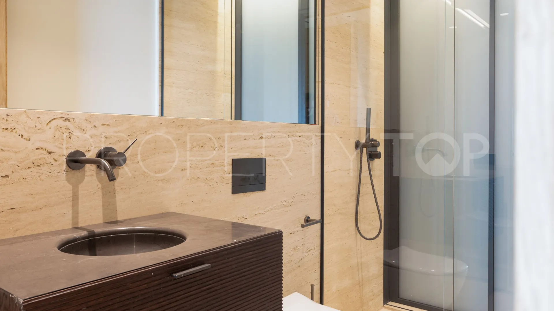 Buy Estepona Puerto apartment with 3 bedrooms