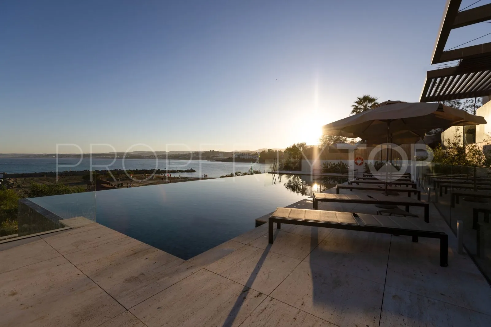 Buy Estepona Puerto apartment with 3 bedrooms