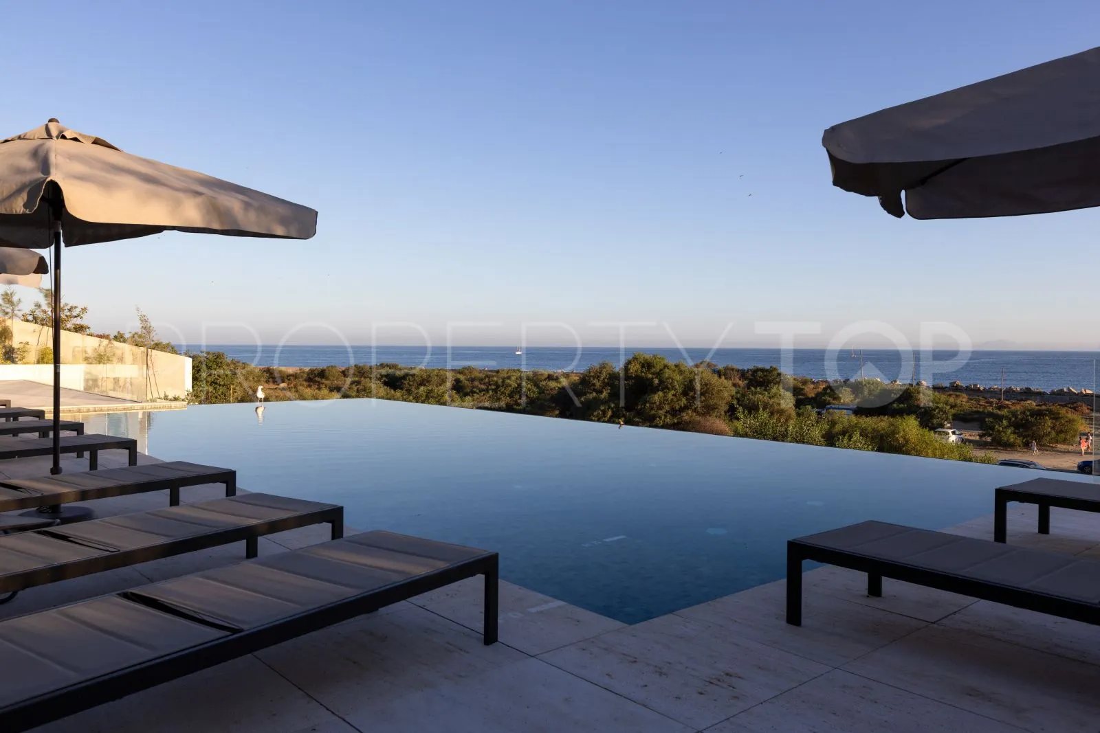 Buy Estepona Puerto apartment with 3 bedrooms