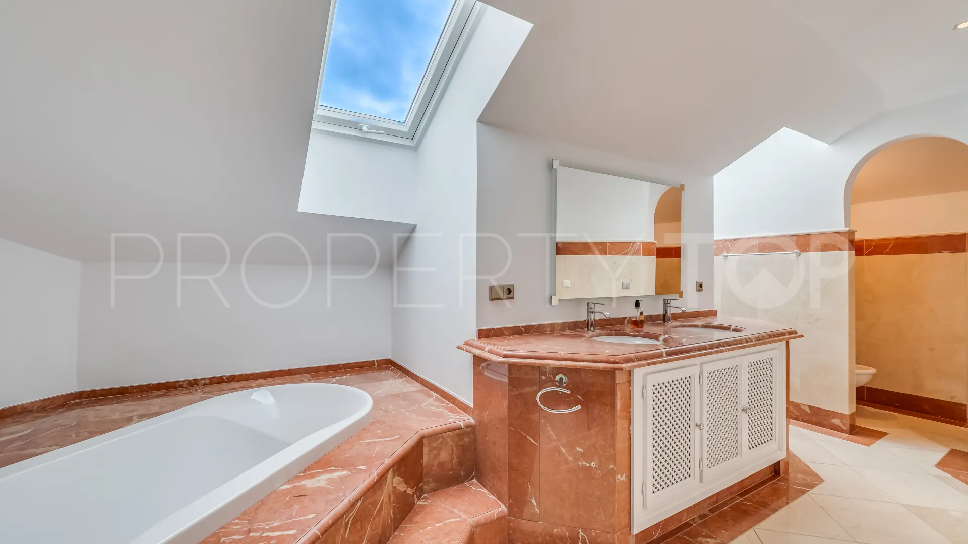 4 bedrooms Rio Real villa for sale