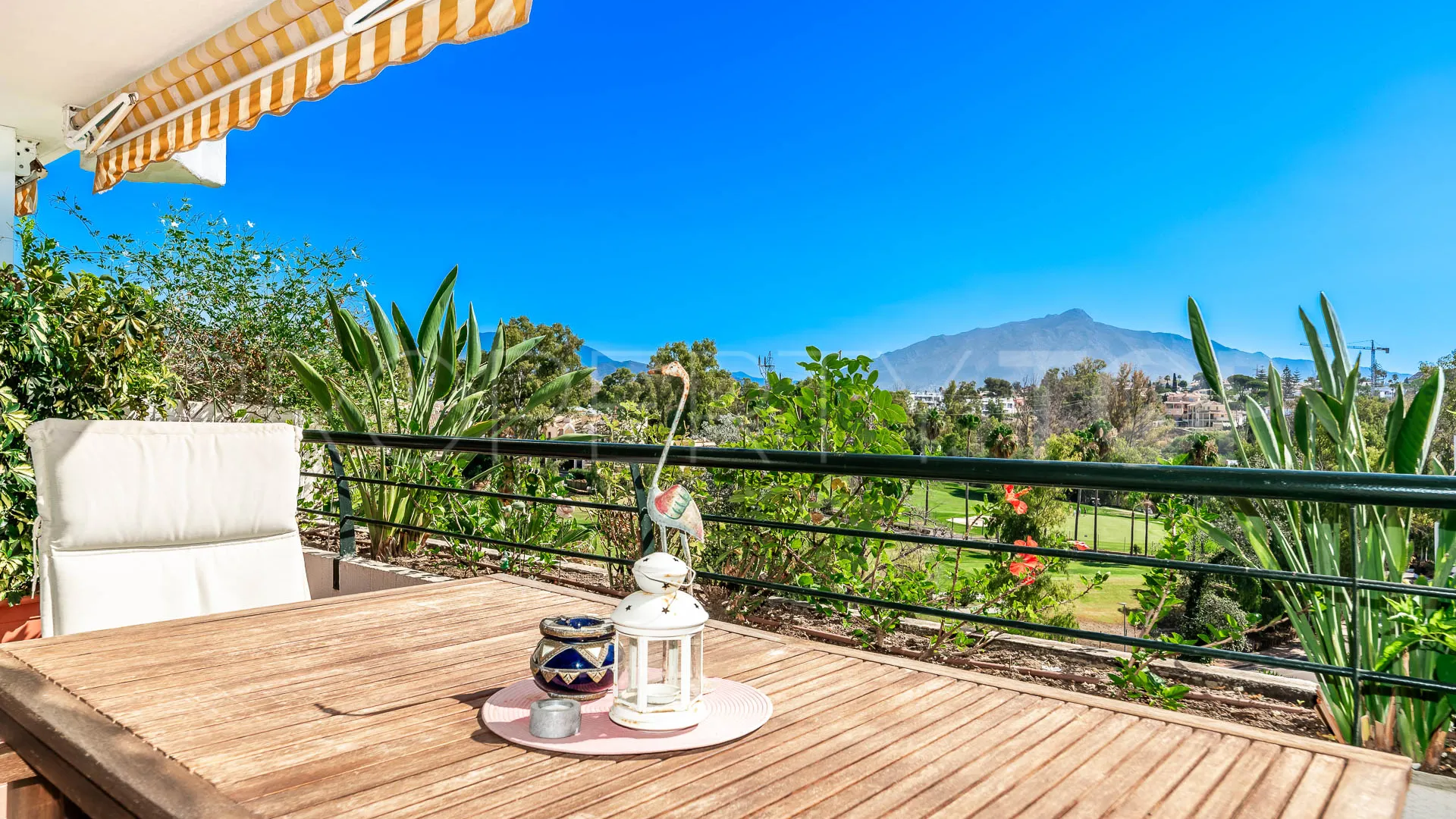 Guadalmina Alta, atico duplex de 3 dormitorios en venta
