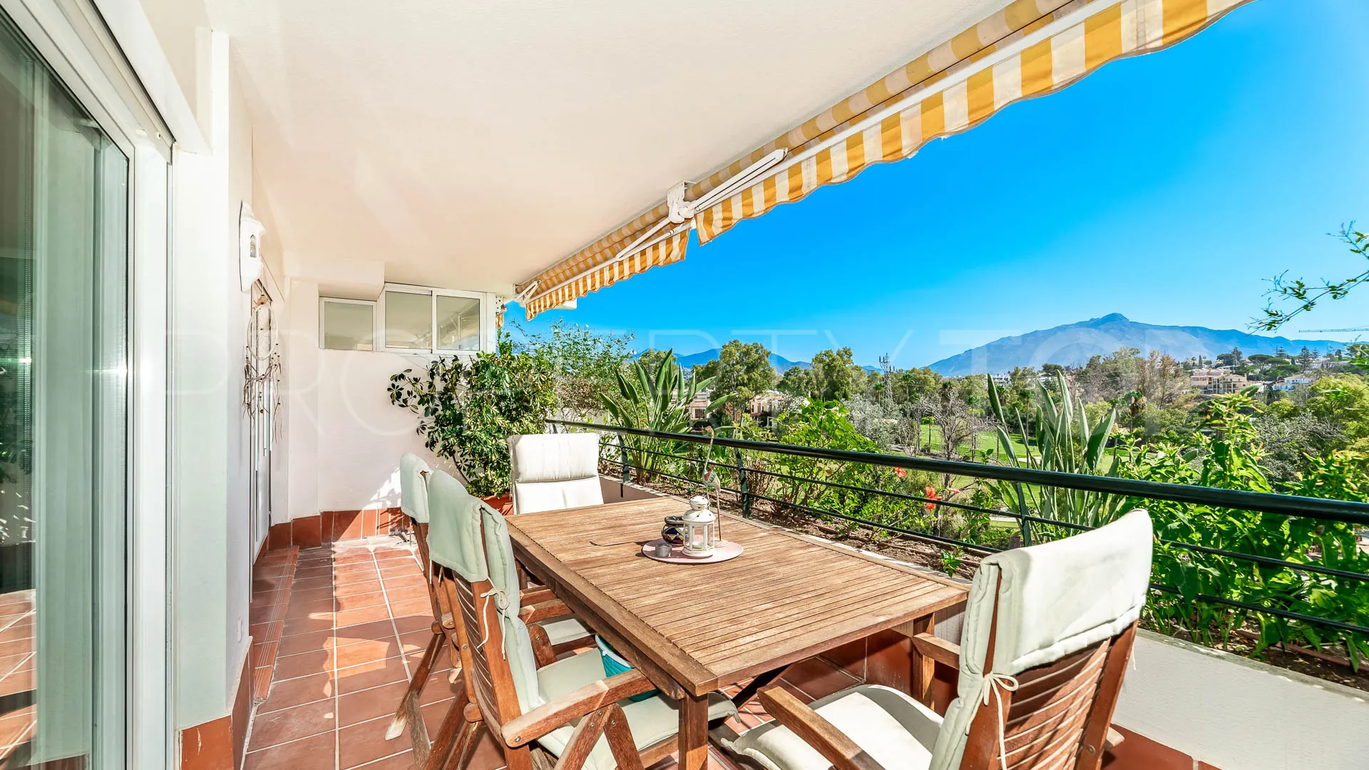 Guadalmina Alta, atico duplex de 3 dormitorios en venta