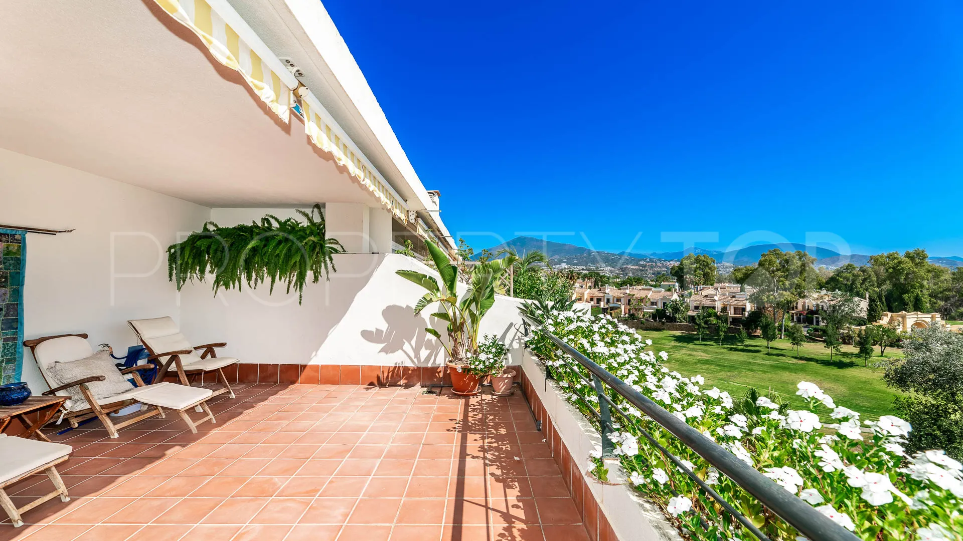 Guadalmina Alta, atico duplex de 3 dormitorios en venta
