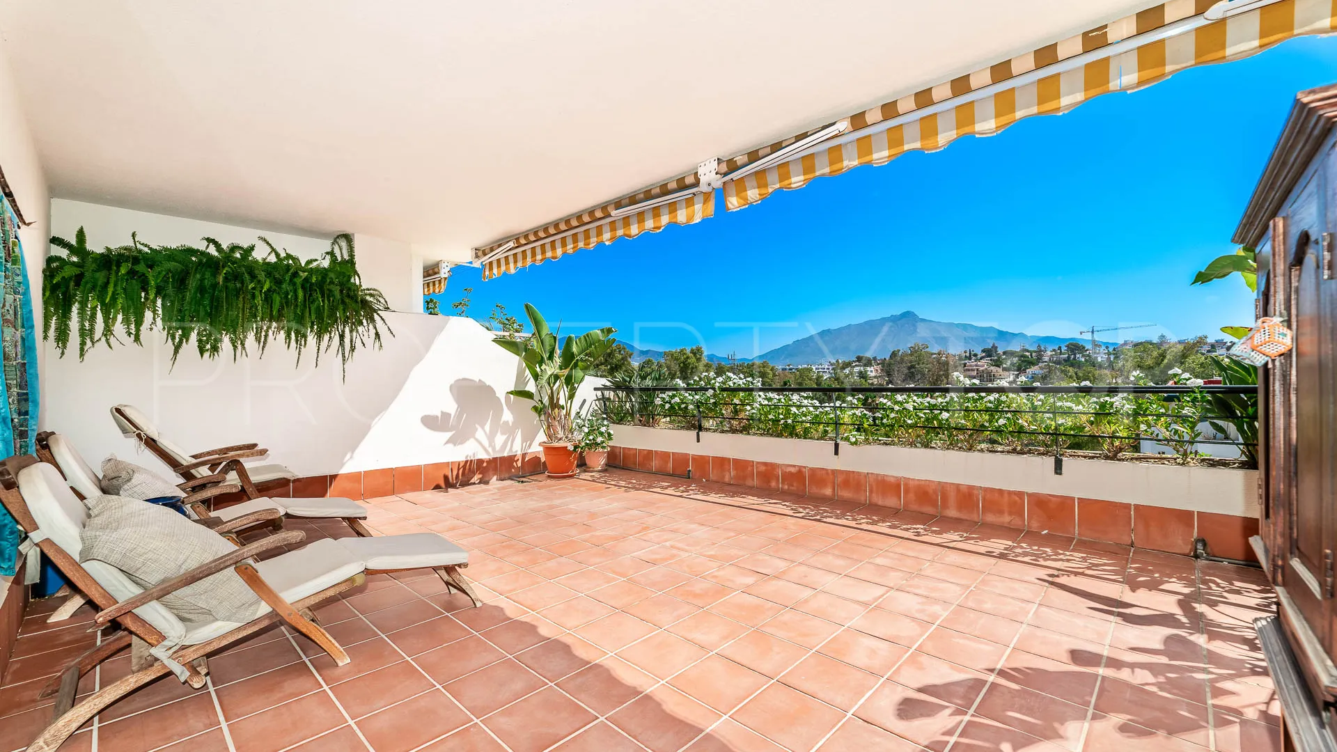 Guadalmina Alta, atico duplex de 3 dormitorios en venta