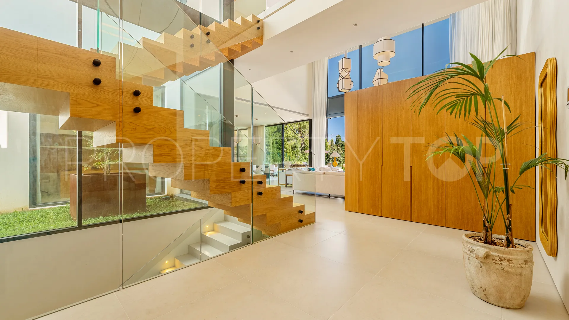 Villa for sale in Guadalmina Alta with 6 bedrooms
