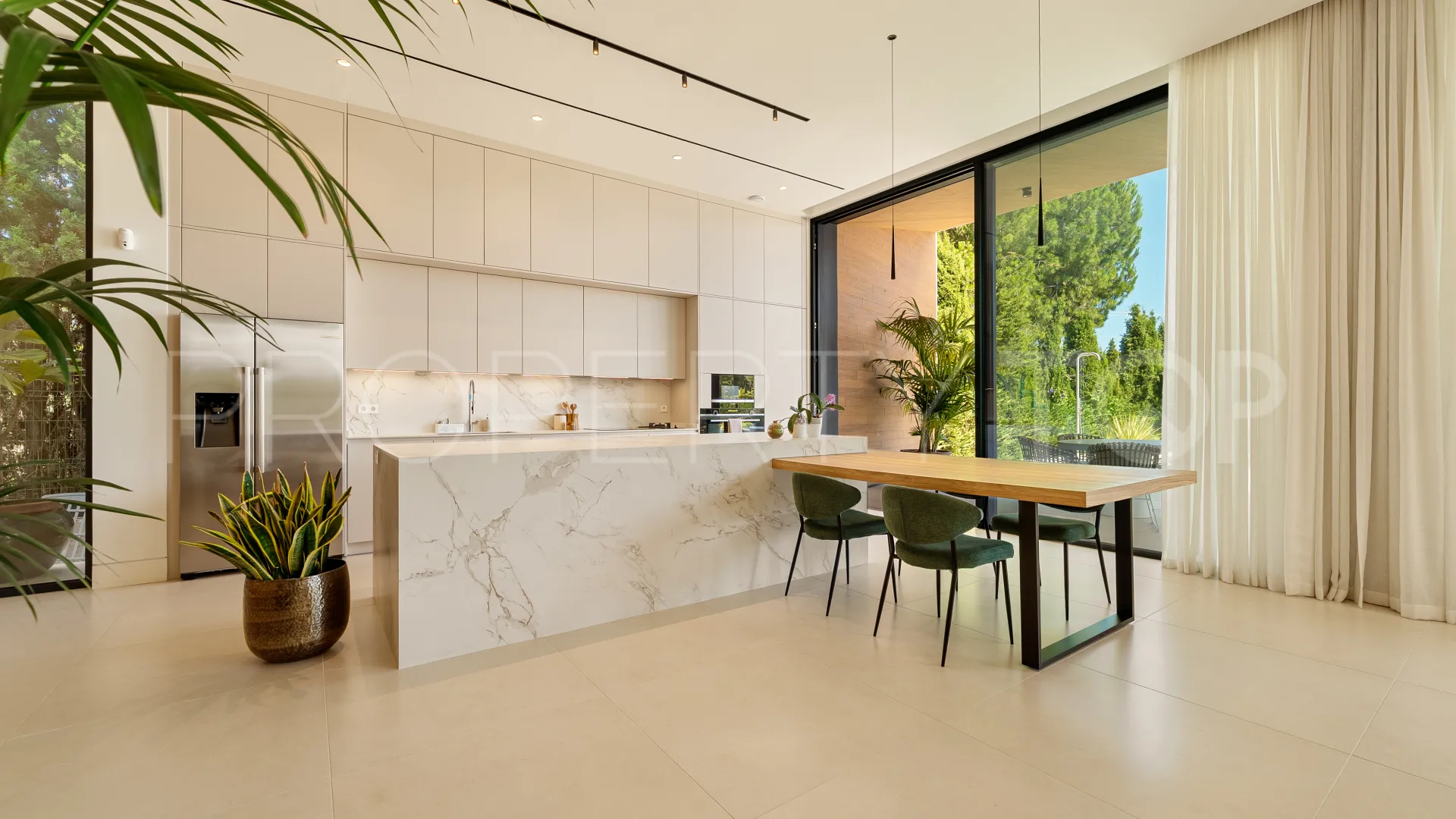 Villa for sale in Guadalmina Alta with 6 bedrooms