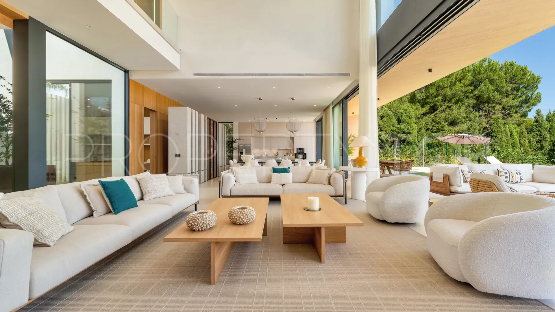 Villa for sale in Guadalmina Alta with 6 bedrooms