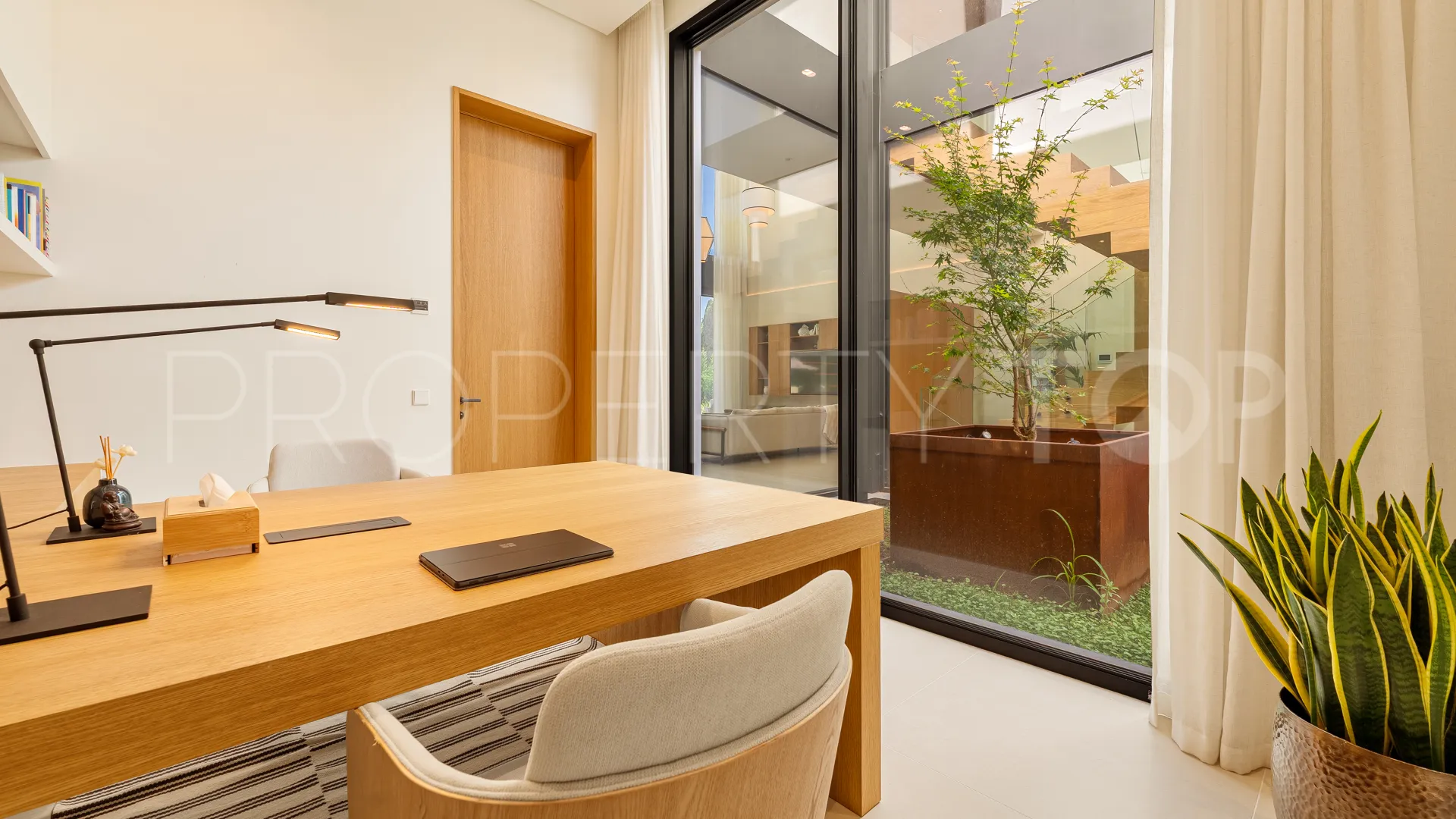 Villa for sale in Guadalmina Alta with 6 bedrooms