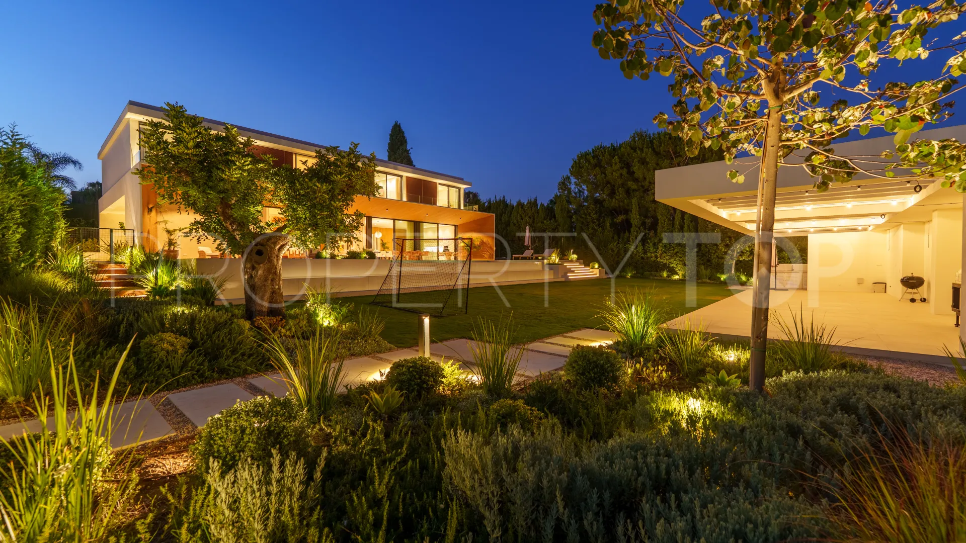 Villa for sale in Guadalmina Alta with 6 bedrooms
