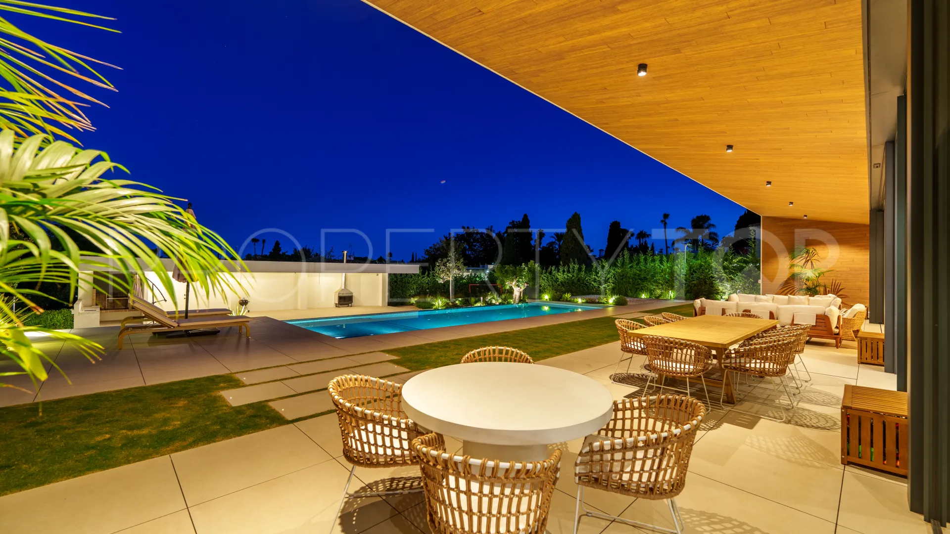 Villa for sale in Guadalmina Alta with 6 bedrooms