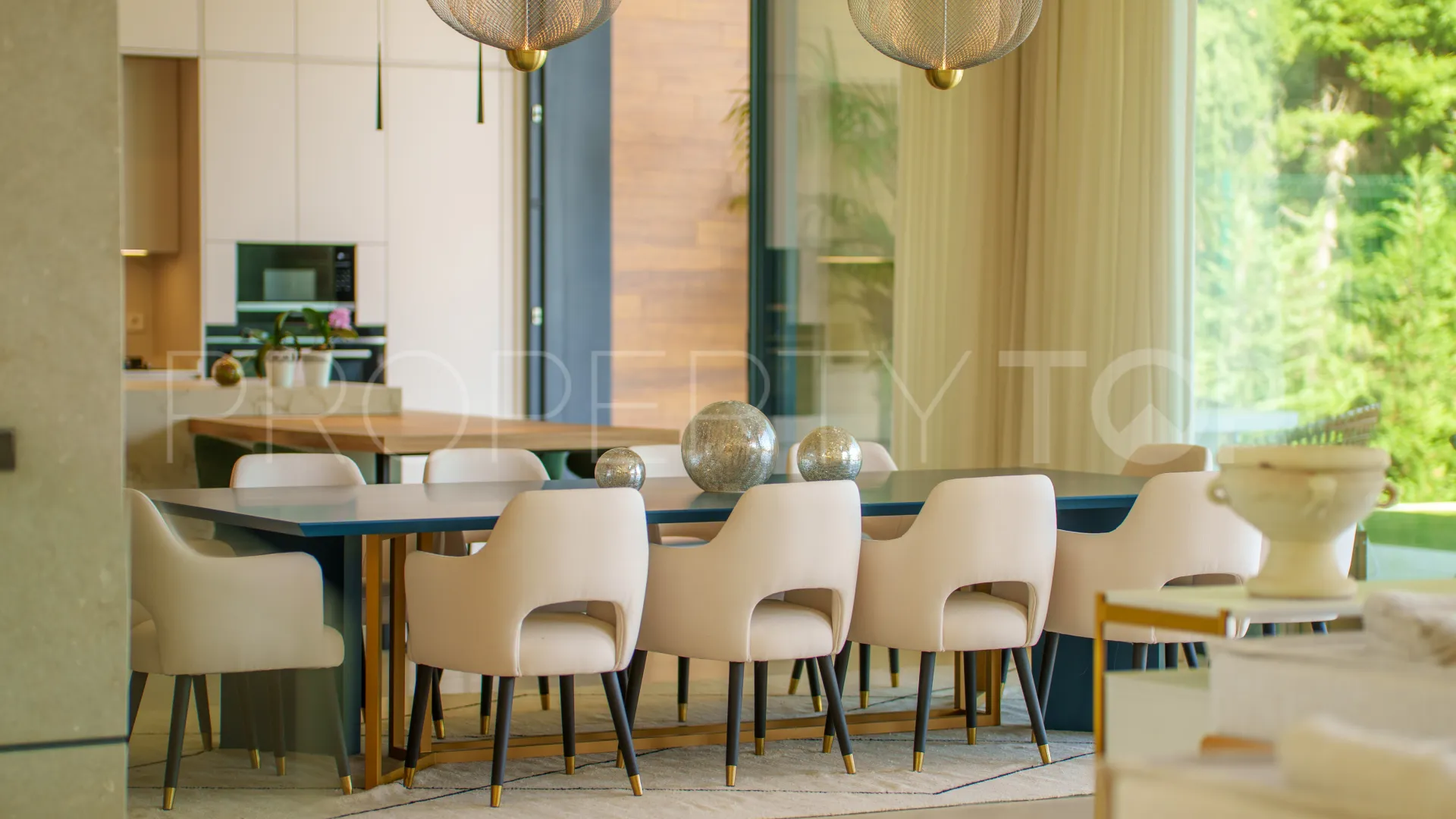 Villa for sale in Guadalmina Alta with 6 bedrooms