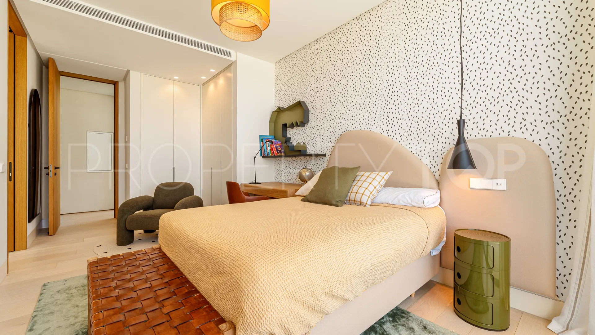 Villa for sale in Guadalmina Alta with 6 bedrooms