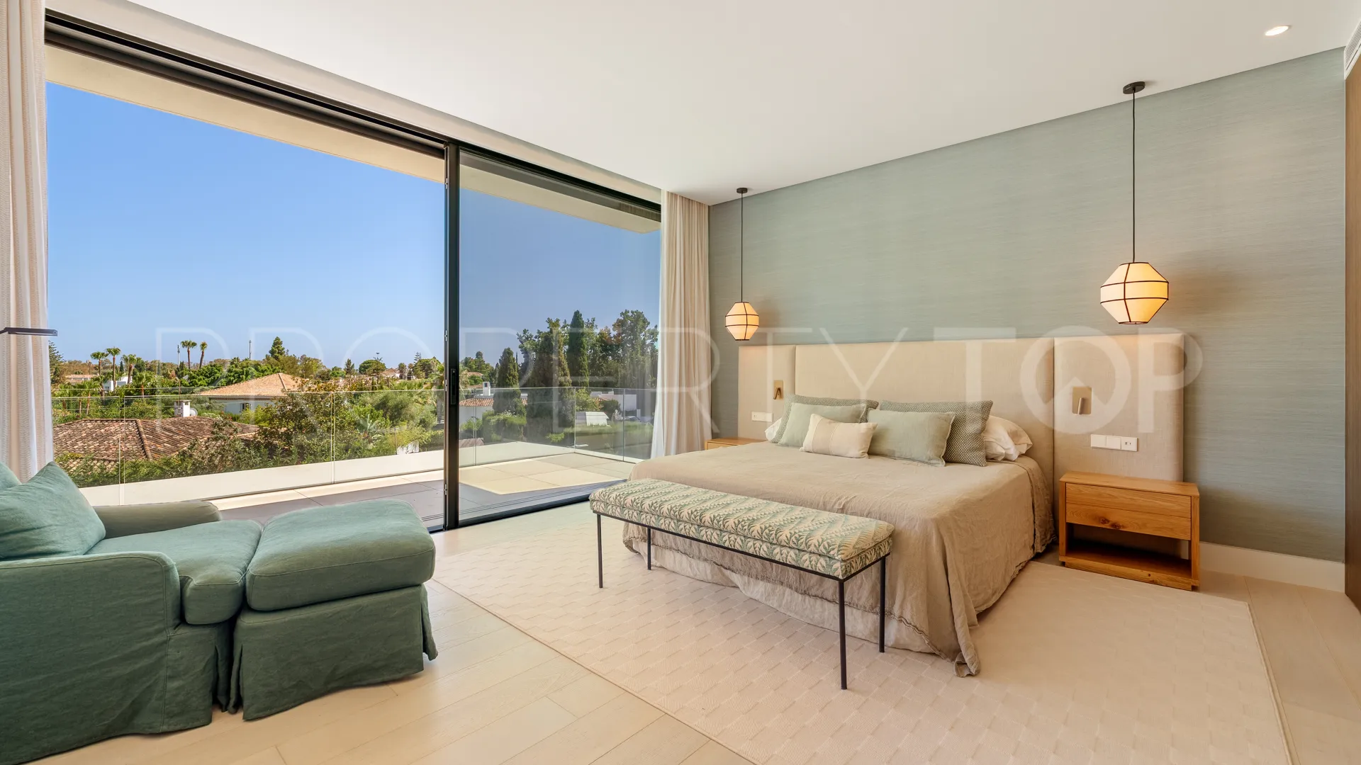 Villa for sale in Guadalmina Alta with 6 bedrooms