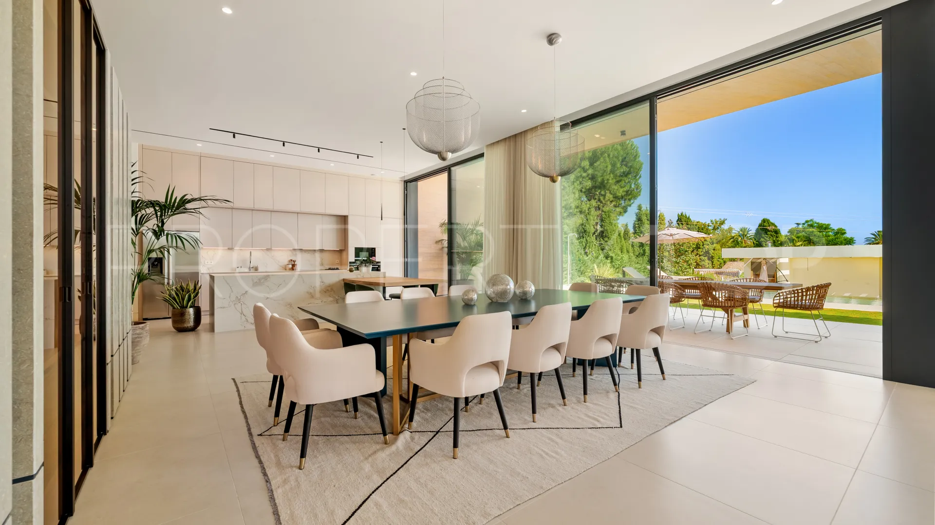Villa for sale in Guadalmina Alta with 6 bedrooms