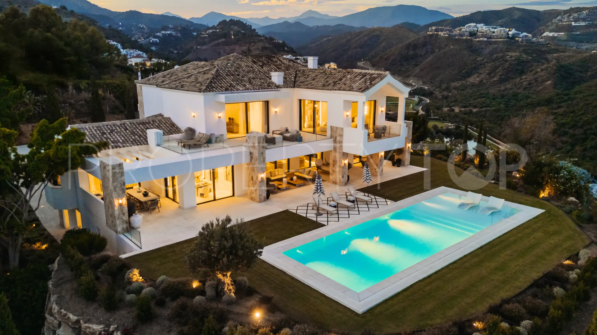 8 bedrooms villa in El Herrojo for sale