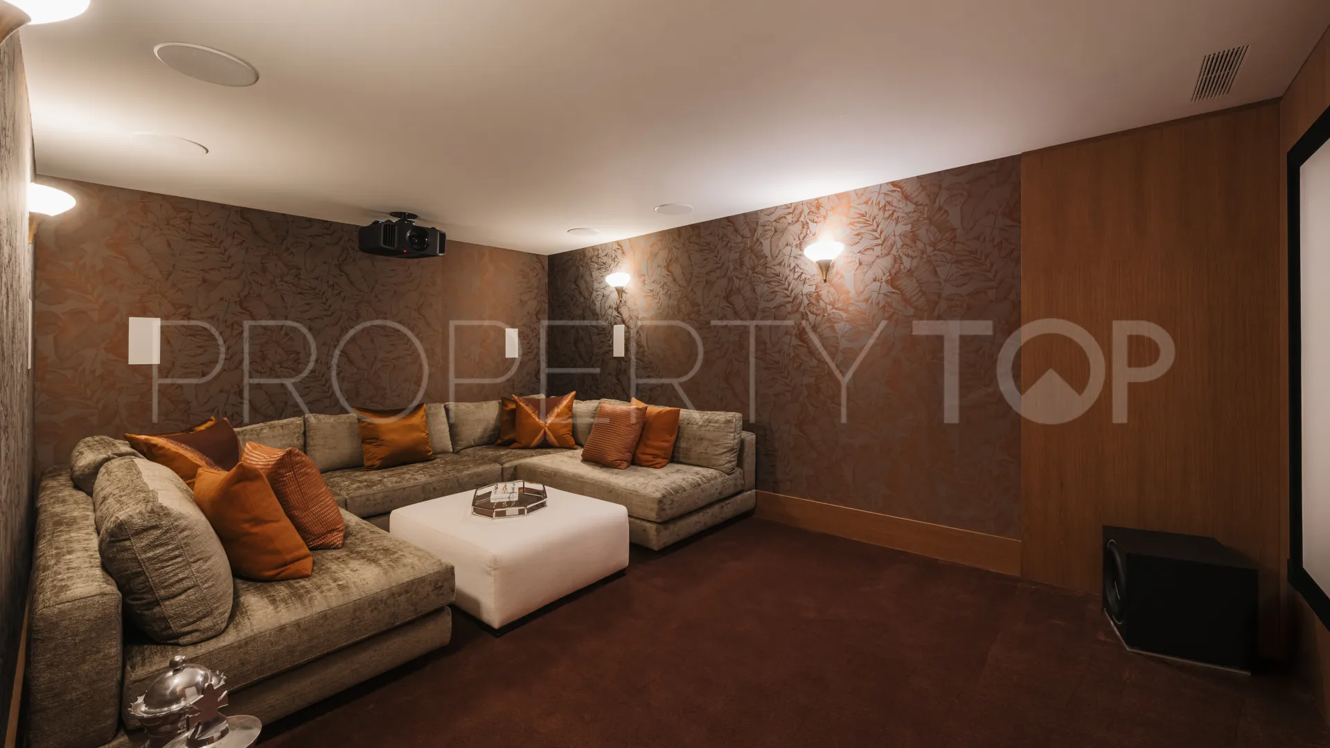 8 bedrooms villa in El Herrojo for sale