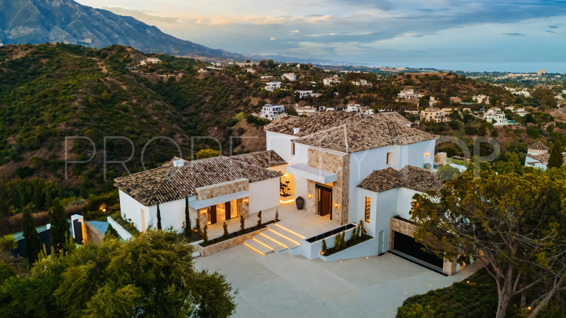 8 bedrooms villa in El Herrojo for sale