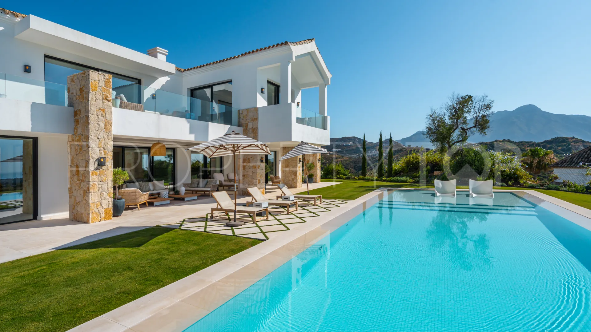 8 bedrooms villa in El Herrojo for sale
