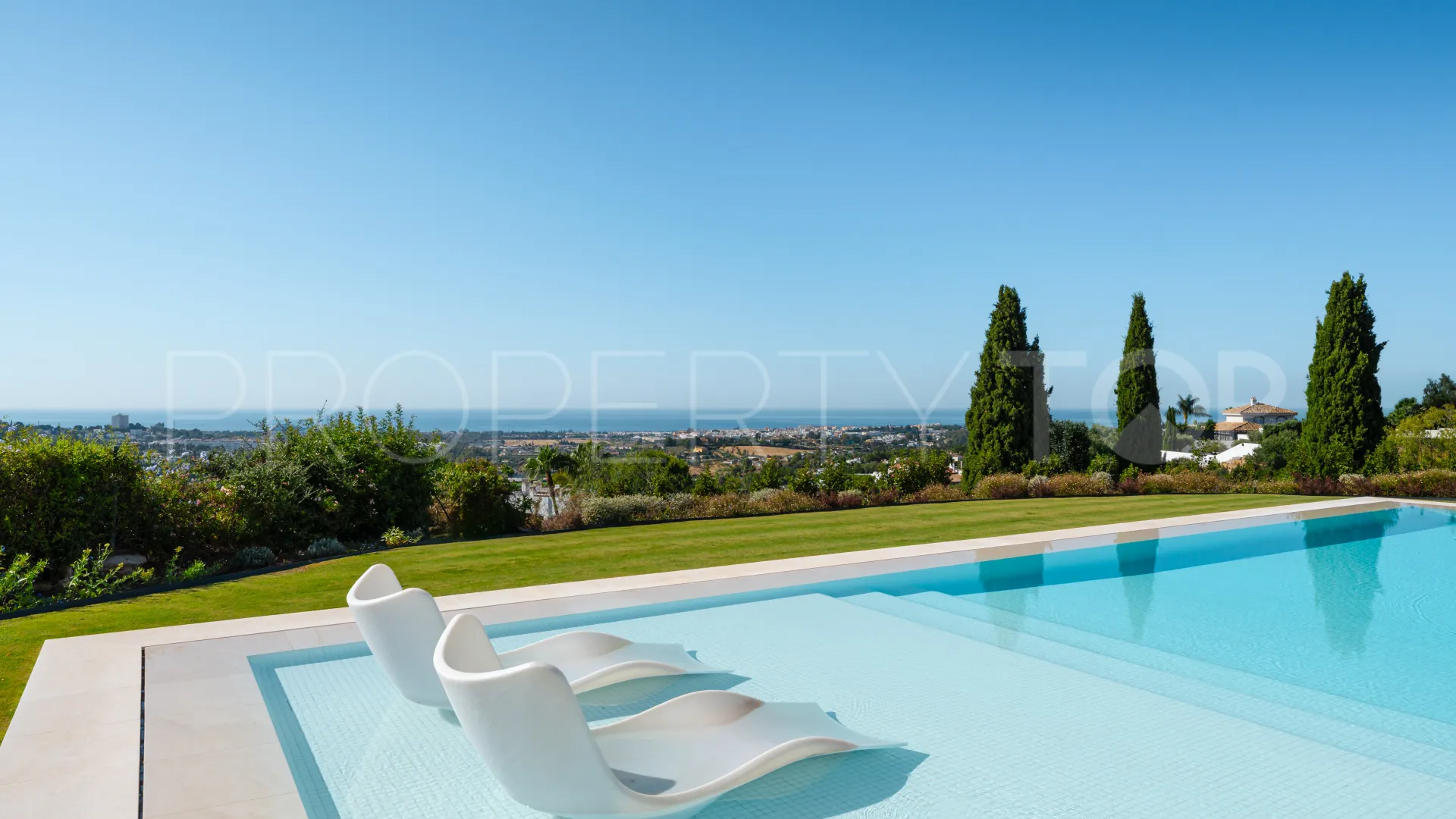 8 bedrooms villa in El Herrojo for sale