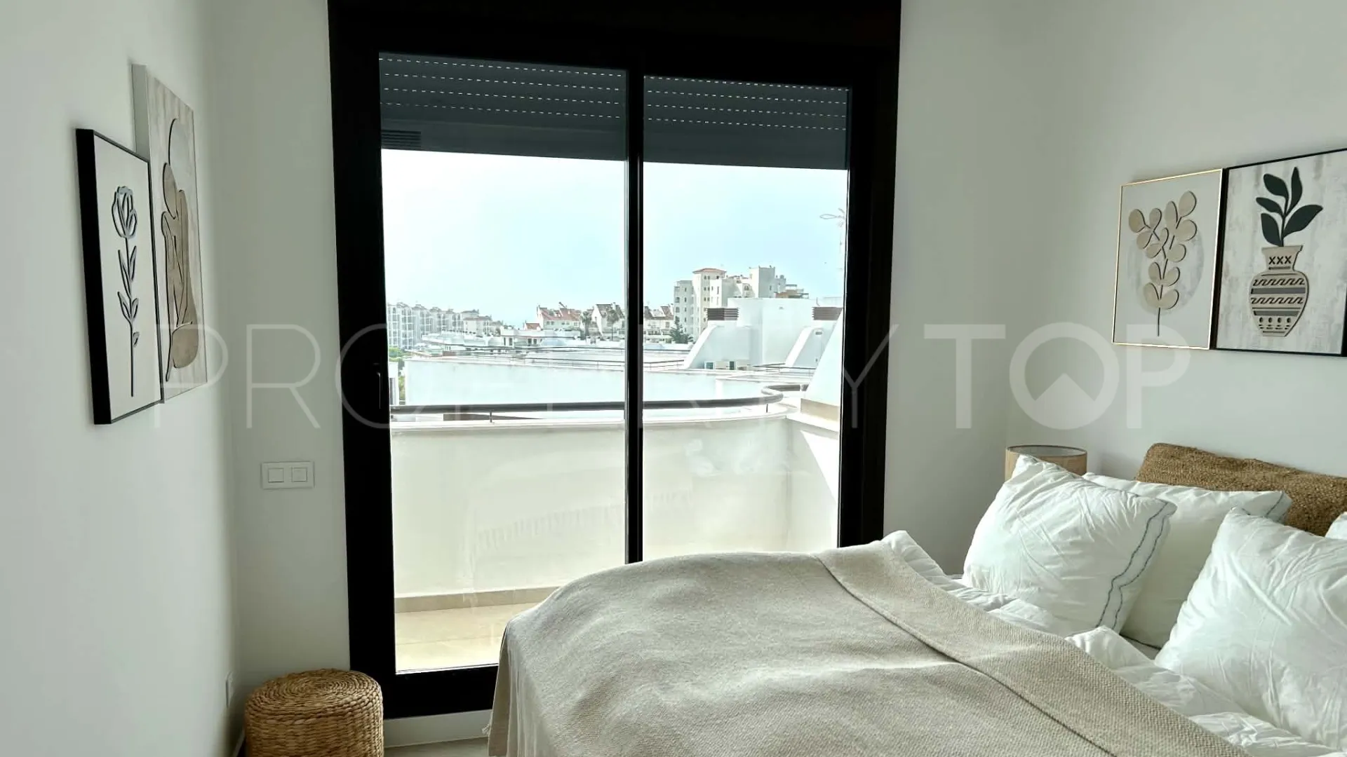 For sale duplex penthouse in Estepona
