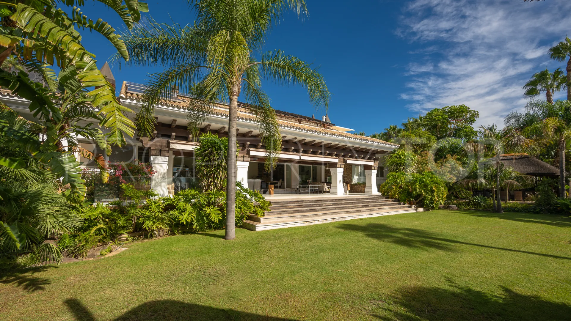 Buy Sierra Blanca villa with 6 bedrooms