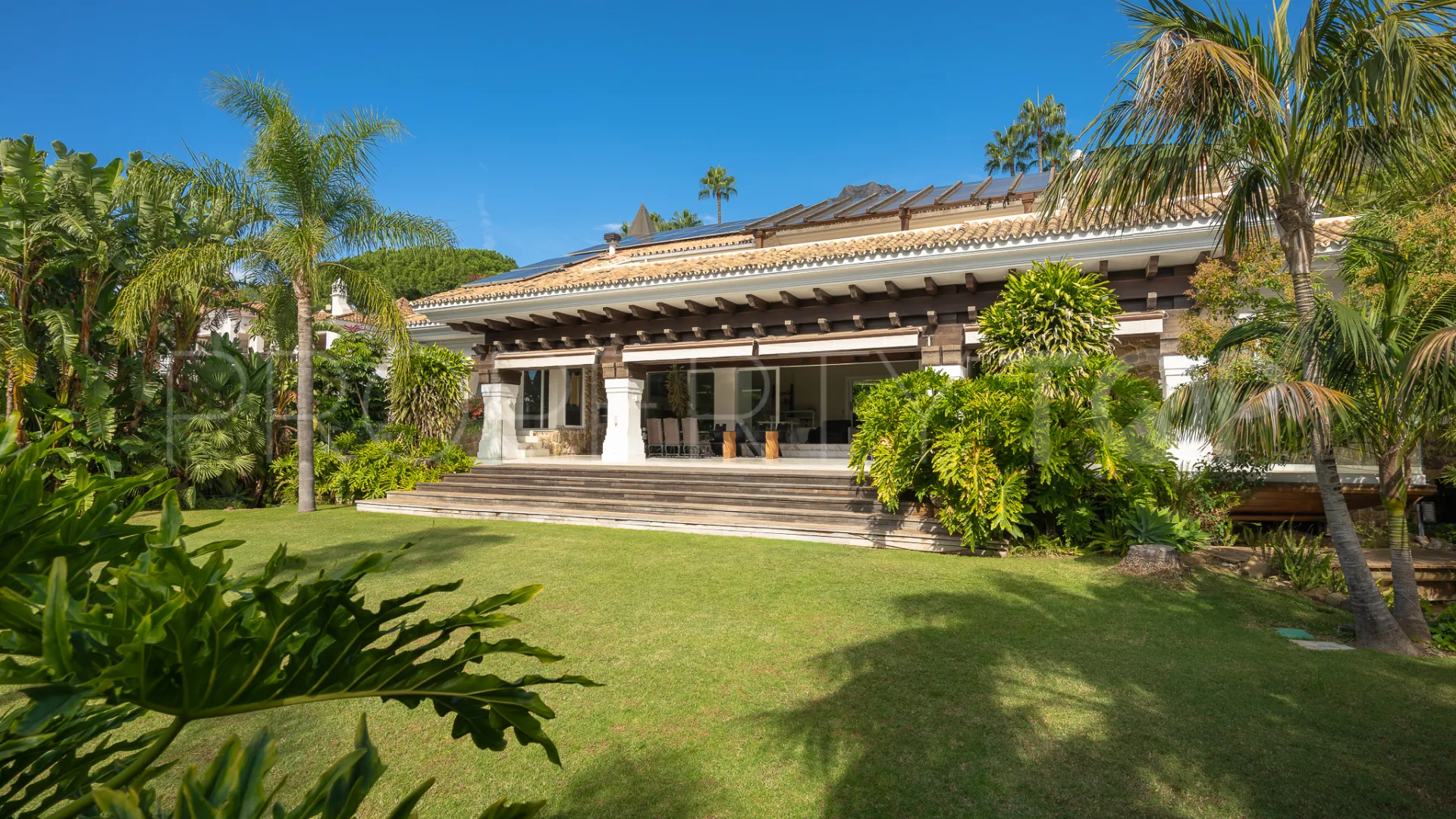 Buy Sierra Blanca villa with 6 bedrooms