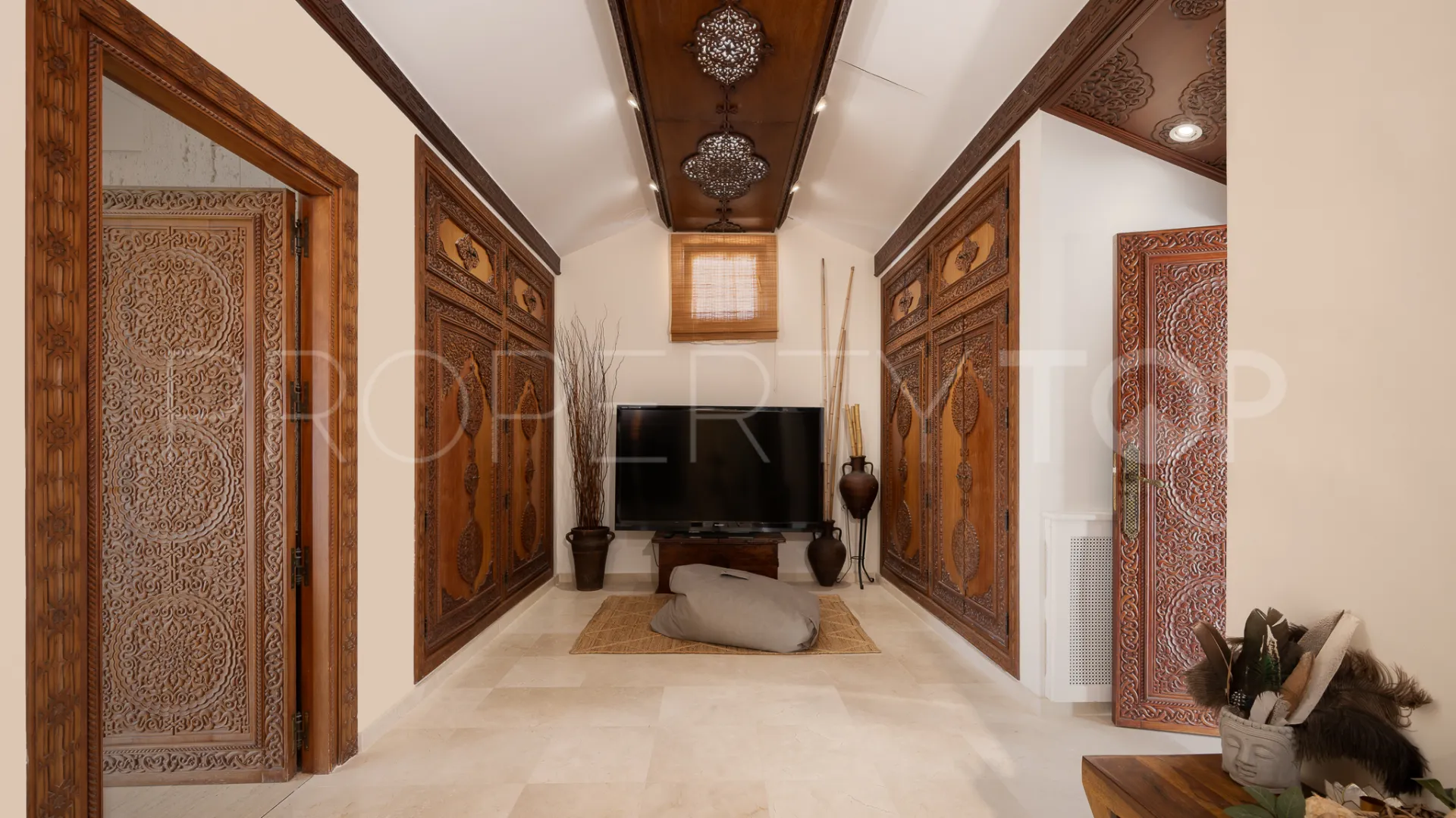 Buy Sierra Blanca villa with 6 bedrooms