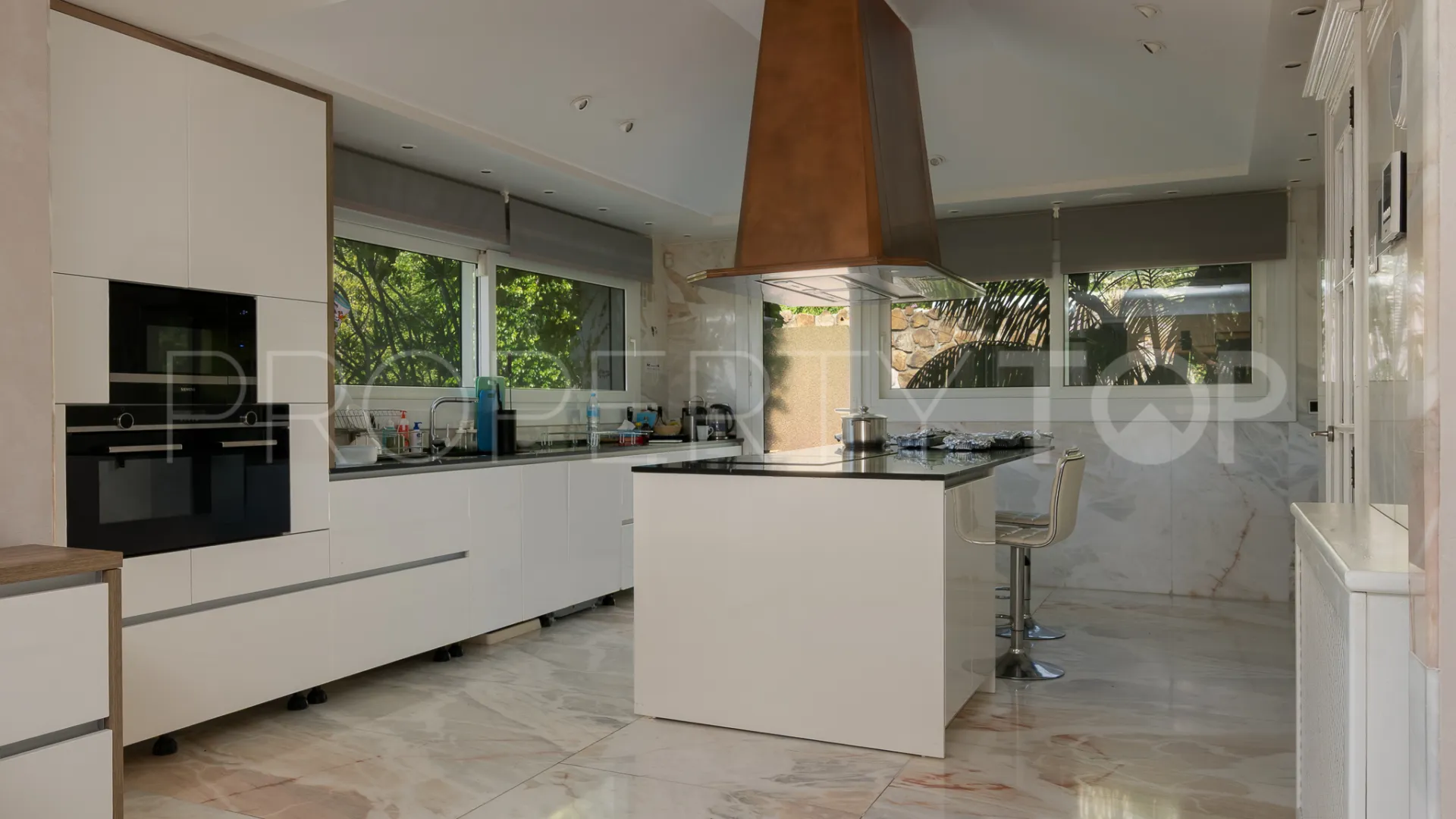 Buy Sierra Blanca villa with 6 bedrooms