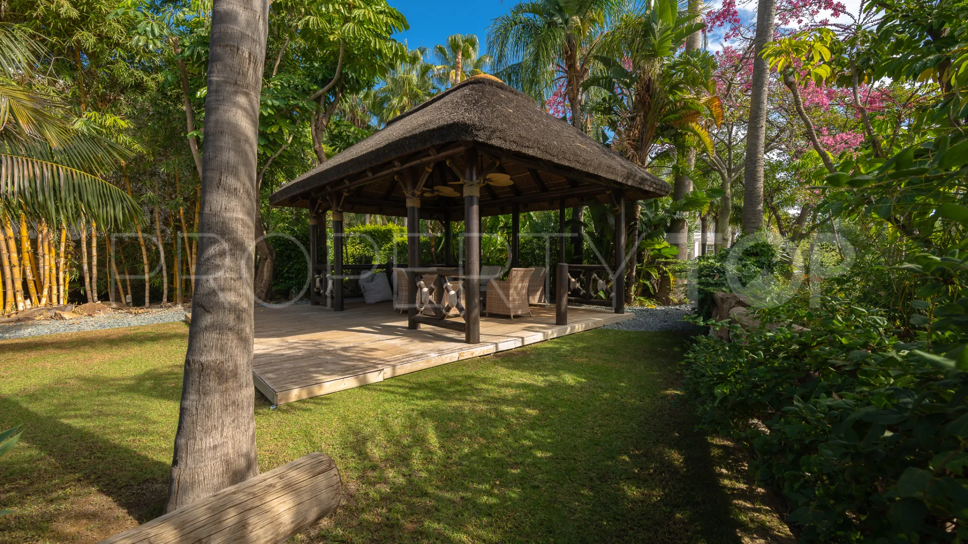 Buy Sierra Blanca villa with 6 bedrooms