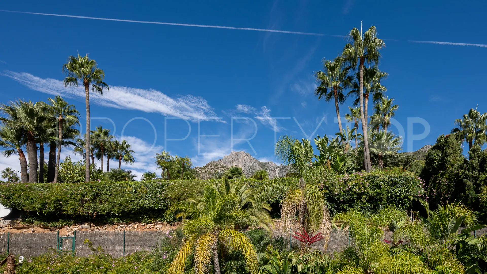 Buy Sierra Blanca villa with 6 bedrooms