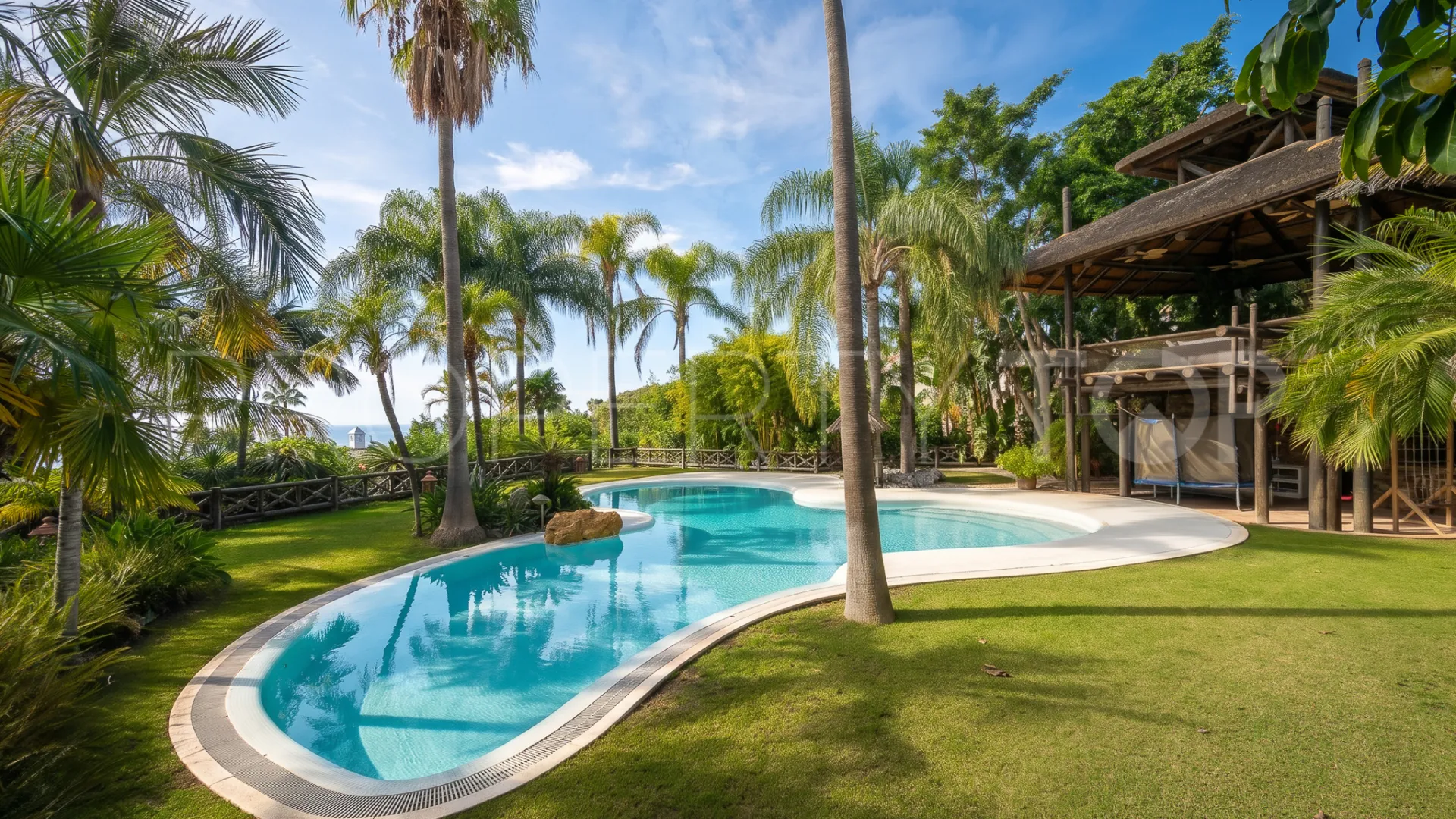 Buy Sierra Blanca villa with 6 bedrooms