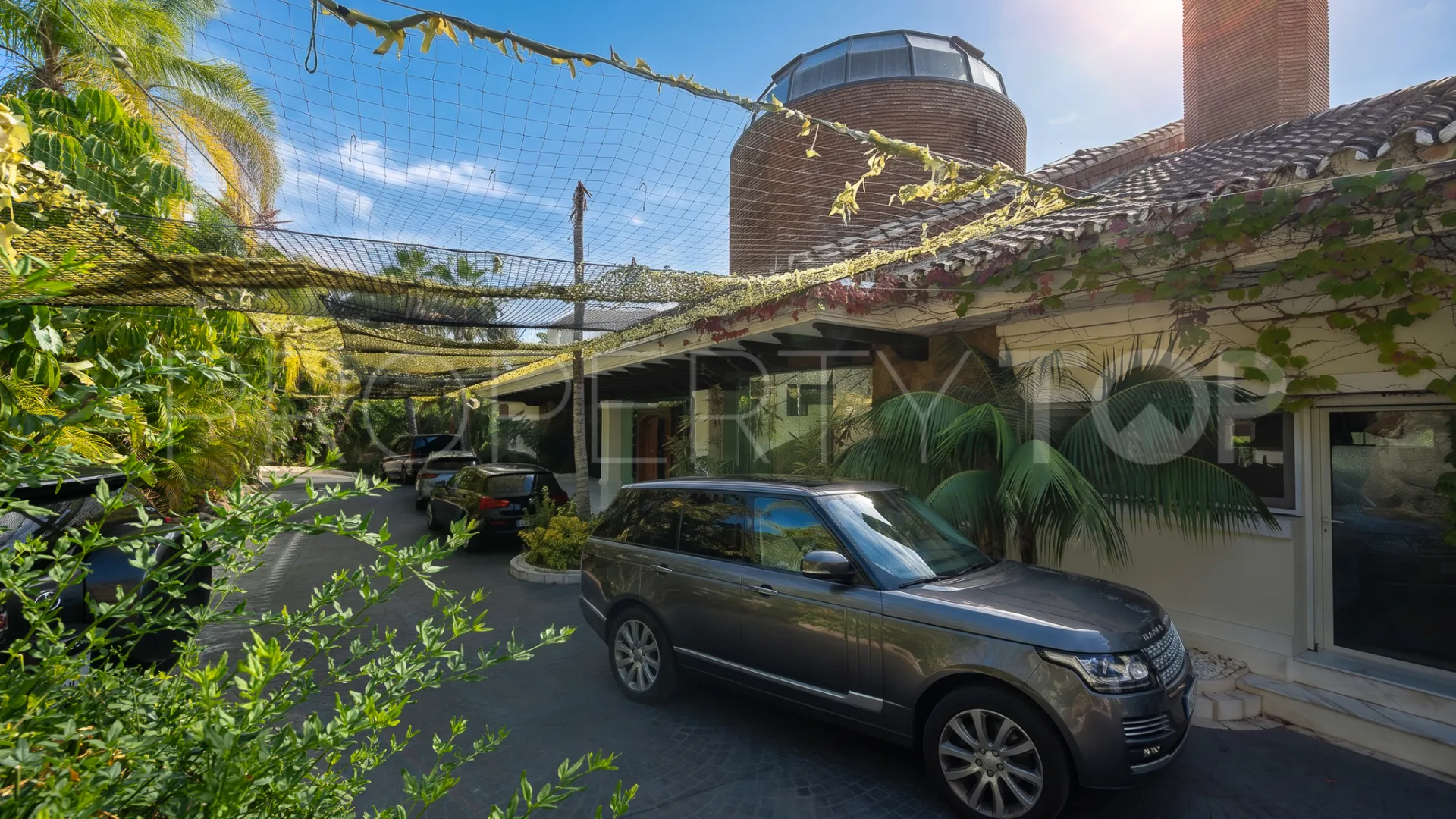 Buy Sierra Blanca villa with 6 bedrooms