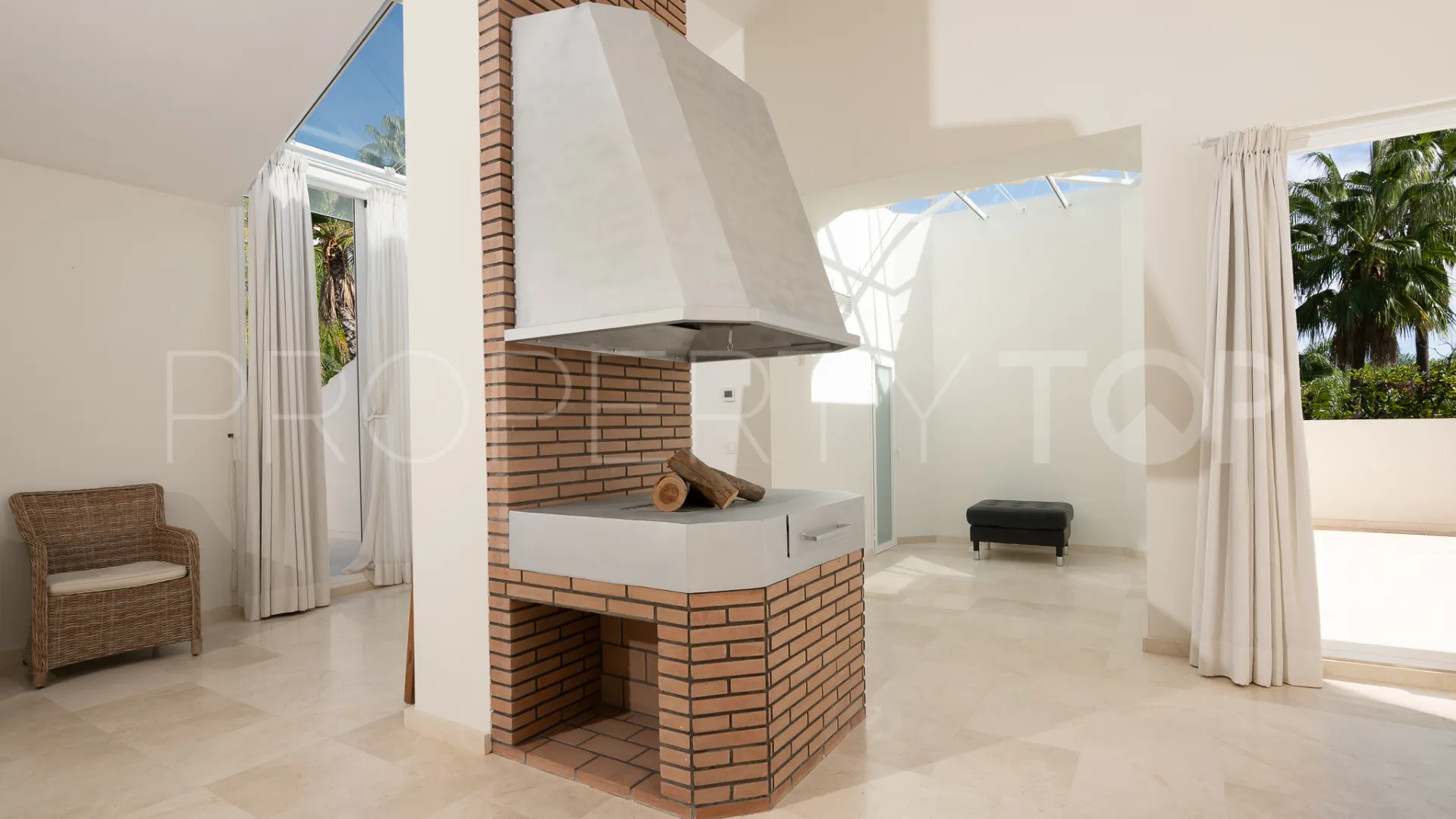 Buy Sierra Blanca villa with 6 bedrooms