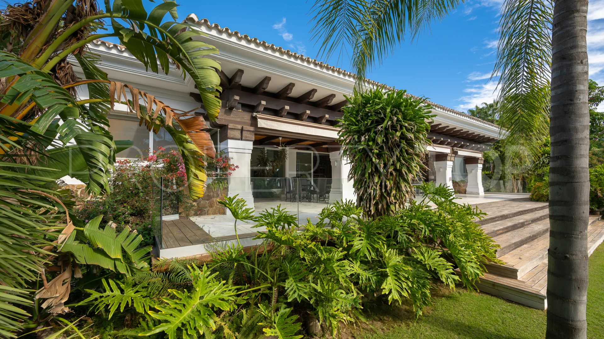 Buy Sierra Blanca villa with 6 bedrooms