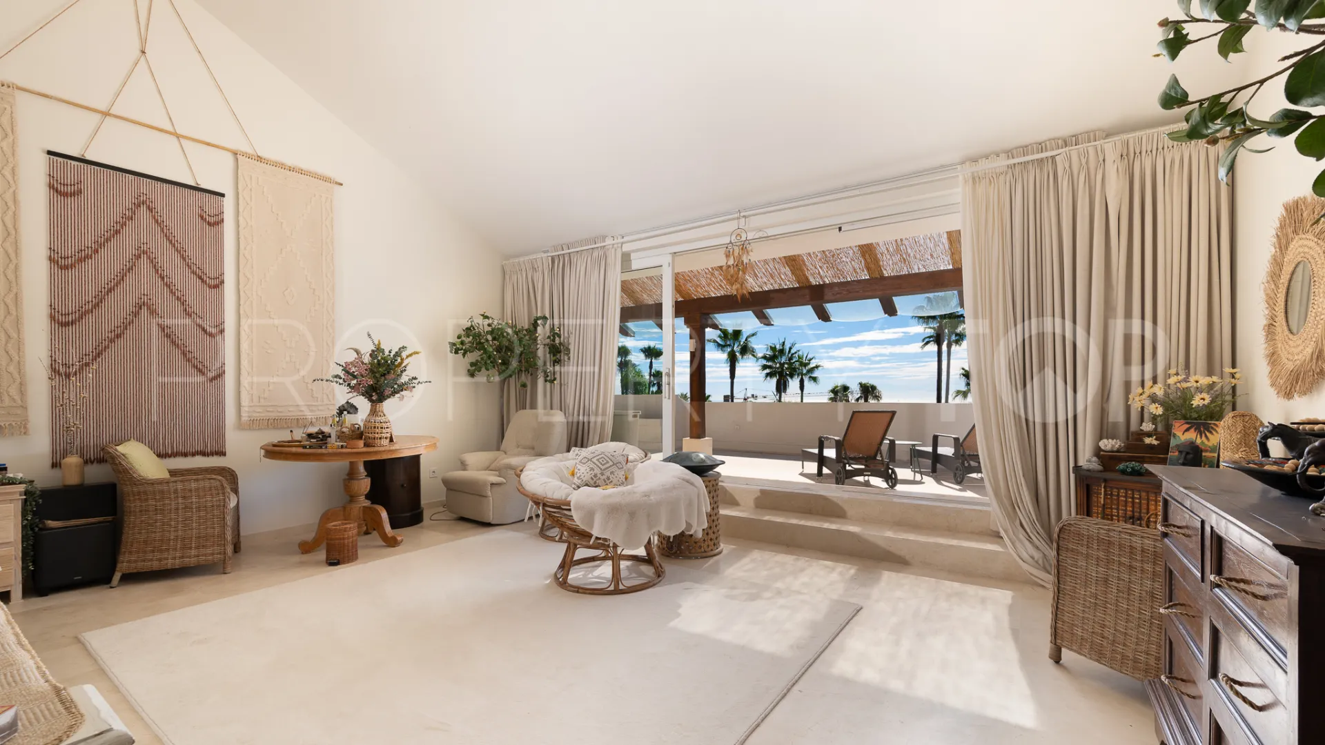 Buy Sierra Blanca villa with 6 bedrooms