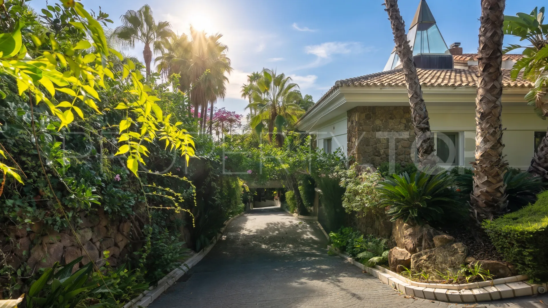 Buy Sierra Blanca villa with 6 bedrooms