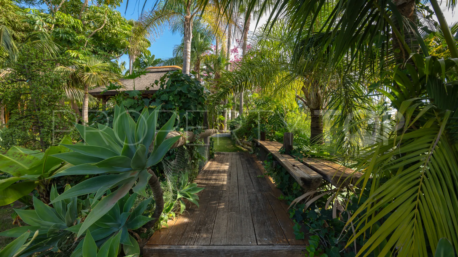 Buy Sierra Blanca villa with 6 bedrooms