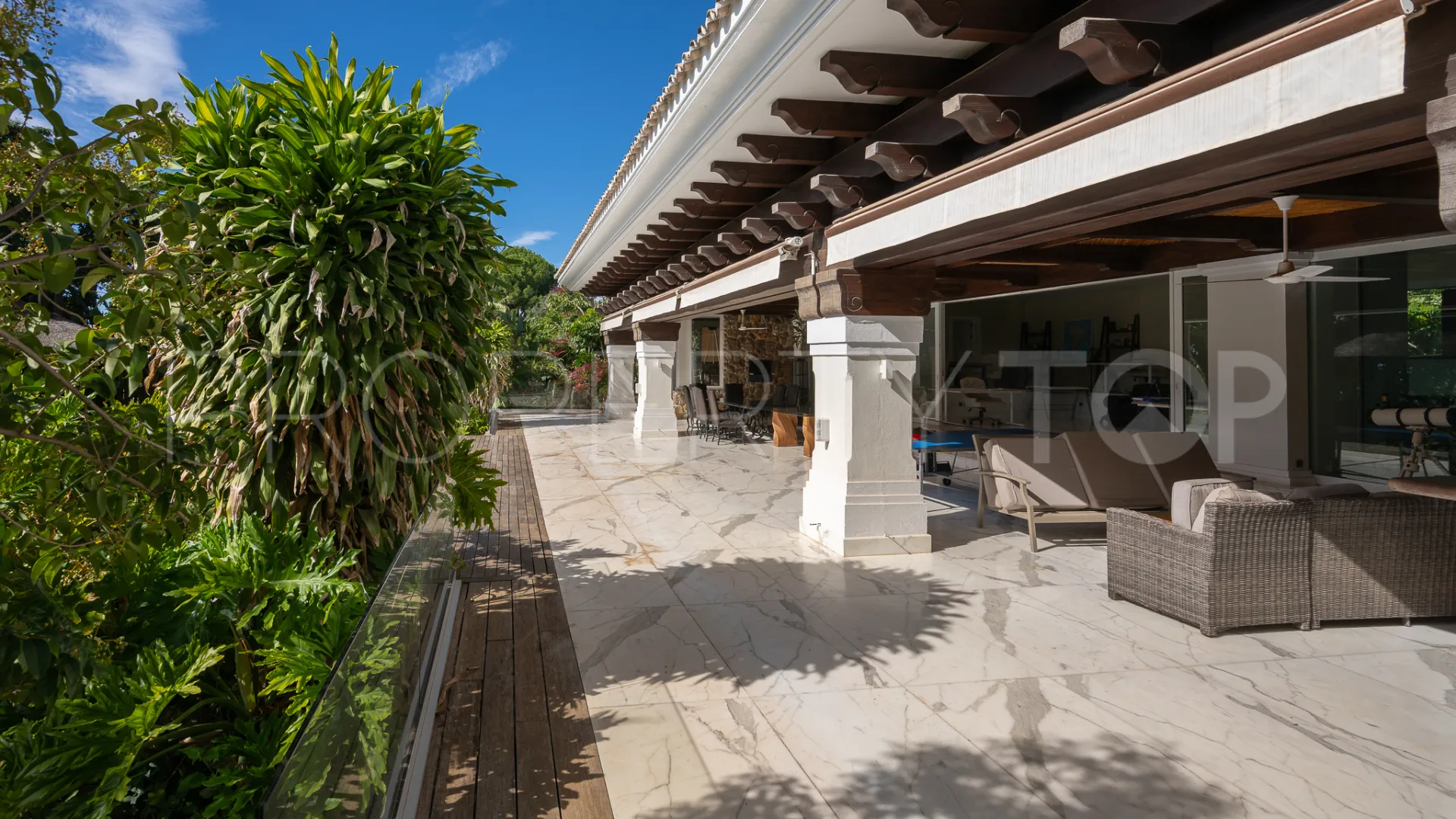 Buy Sierra Blanca villa with 6 bedrooms