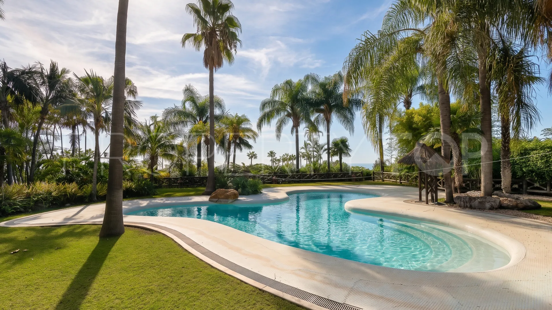 Buy Sierra Blanca villa with 6 bedrooms