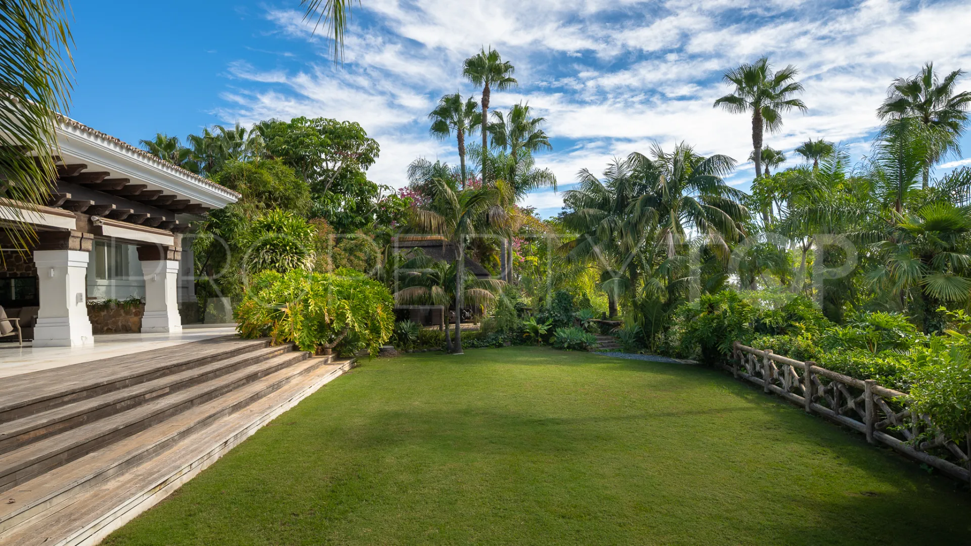 Buy Sierra Blanca villa with 6 bedrooms