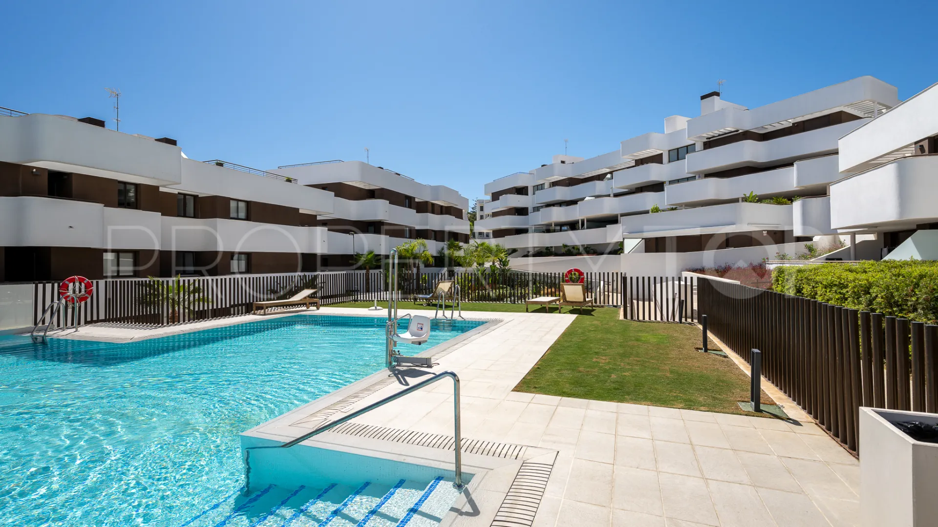3 bedrooms duplex penthouse for sale in Estepona