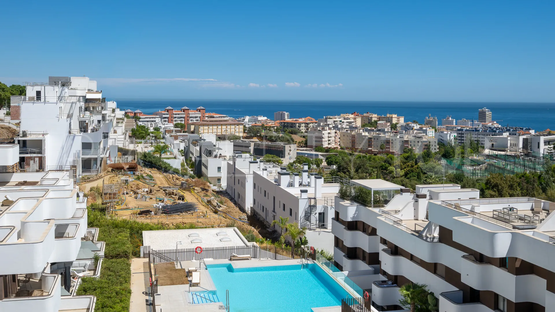 3 bedrooms duplex penthouse for sale in Estepona