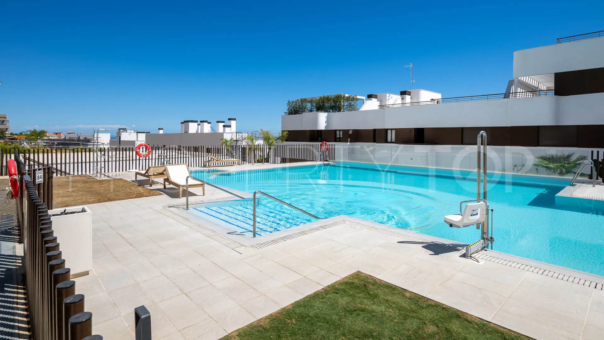 3 bedrooms duplex penthouse for sale in Estepona