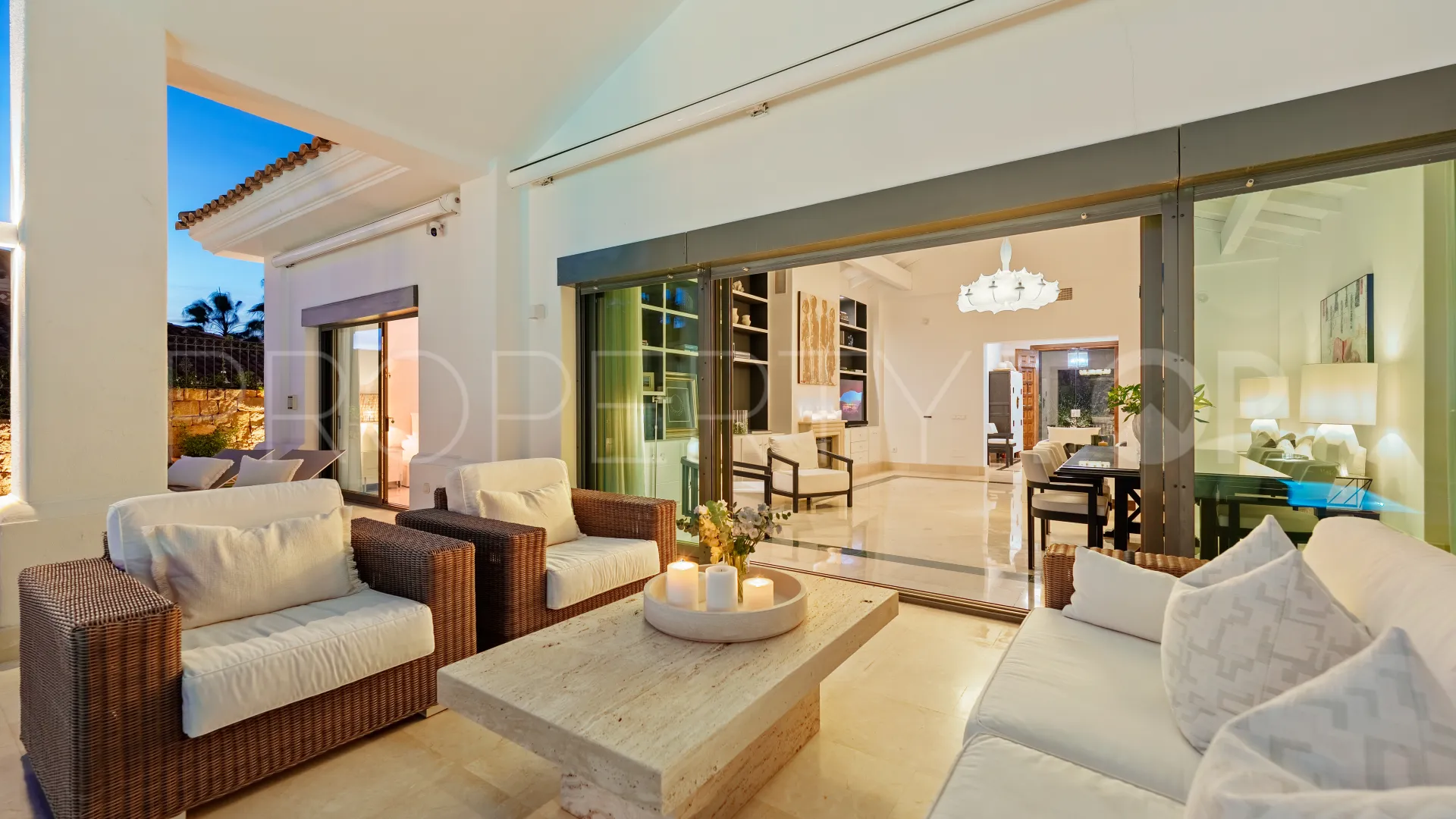 Comprar villa en Nueva Andalucia de 4 dormitorios