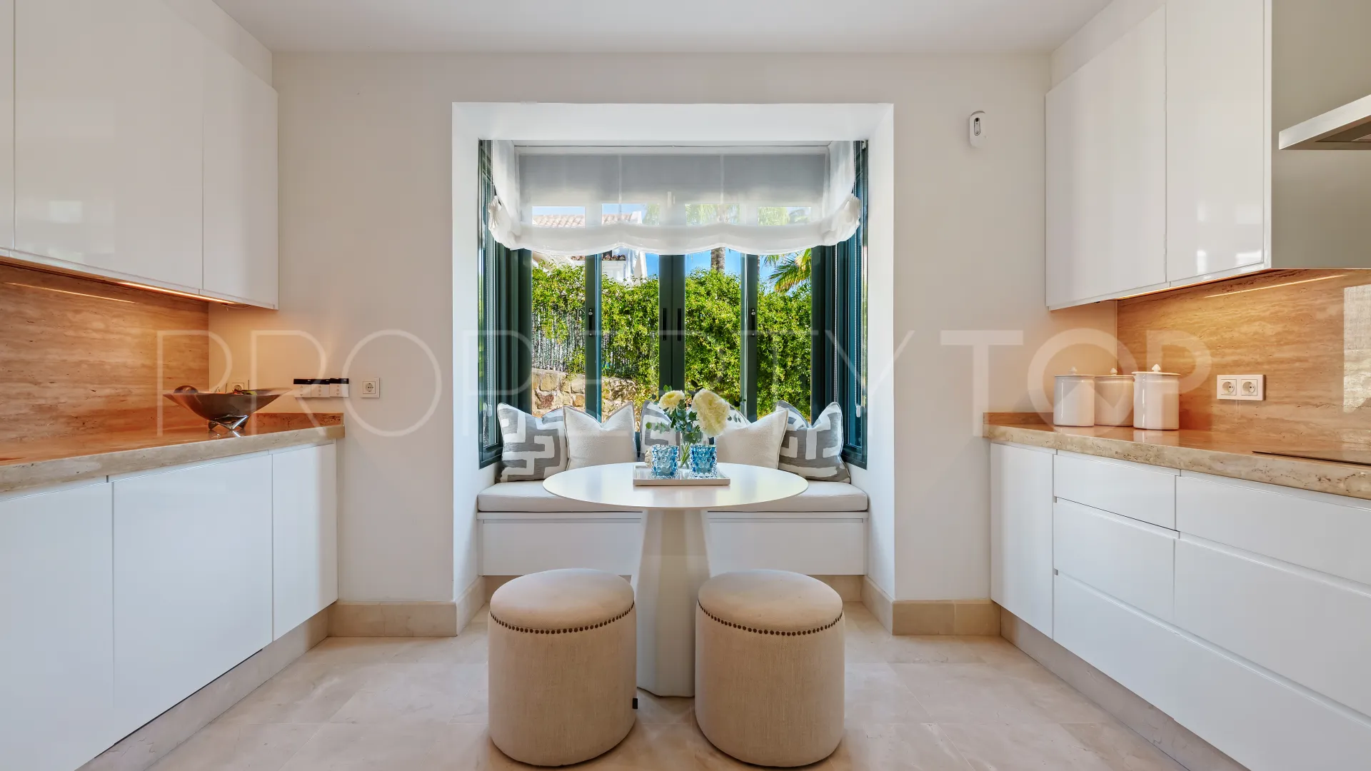 Comprar villa en Nueva Andalucia de 4 dormitorios
